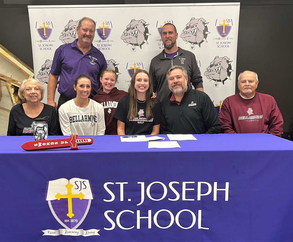 Senior Presli Webb signs letter of intent for golf scholarship 