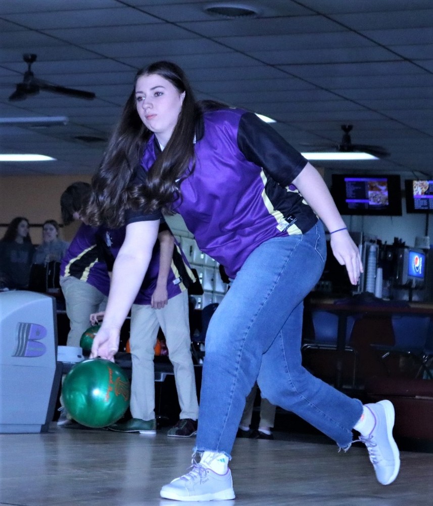 Junior Catherine Royal finishes 5th in State Bowling Tournament 