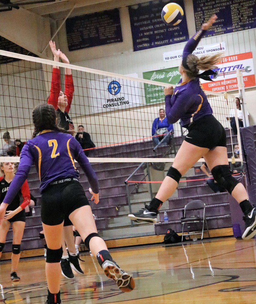 Volleyball Girls Win Final Home Game