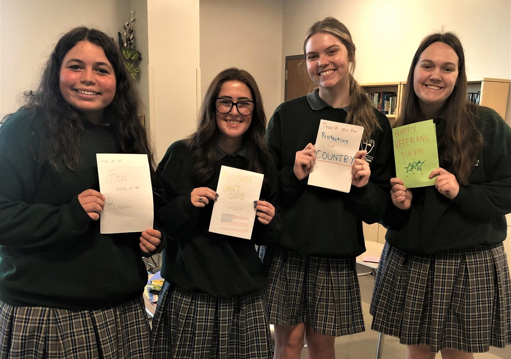 English Students Make Veterans Day Cards 