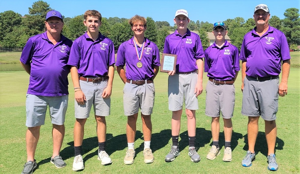 Golfers Earn 2nd Place In District Tournament St. Joseph School