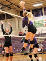 Volleyball Team Defeats Clinton