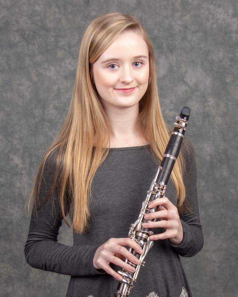 photo of Eva Palmer holding her clarinet